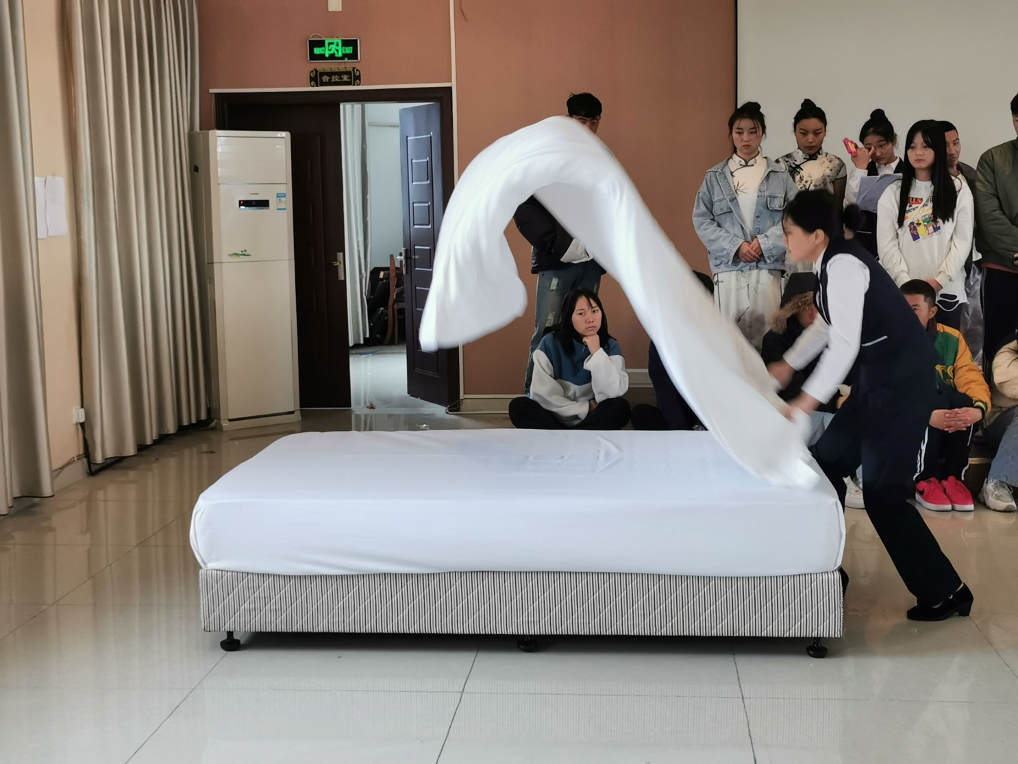 厉兵秣马迎鏖战  枕戈待旦再前行