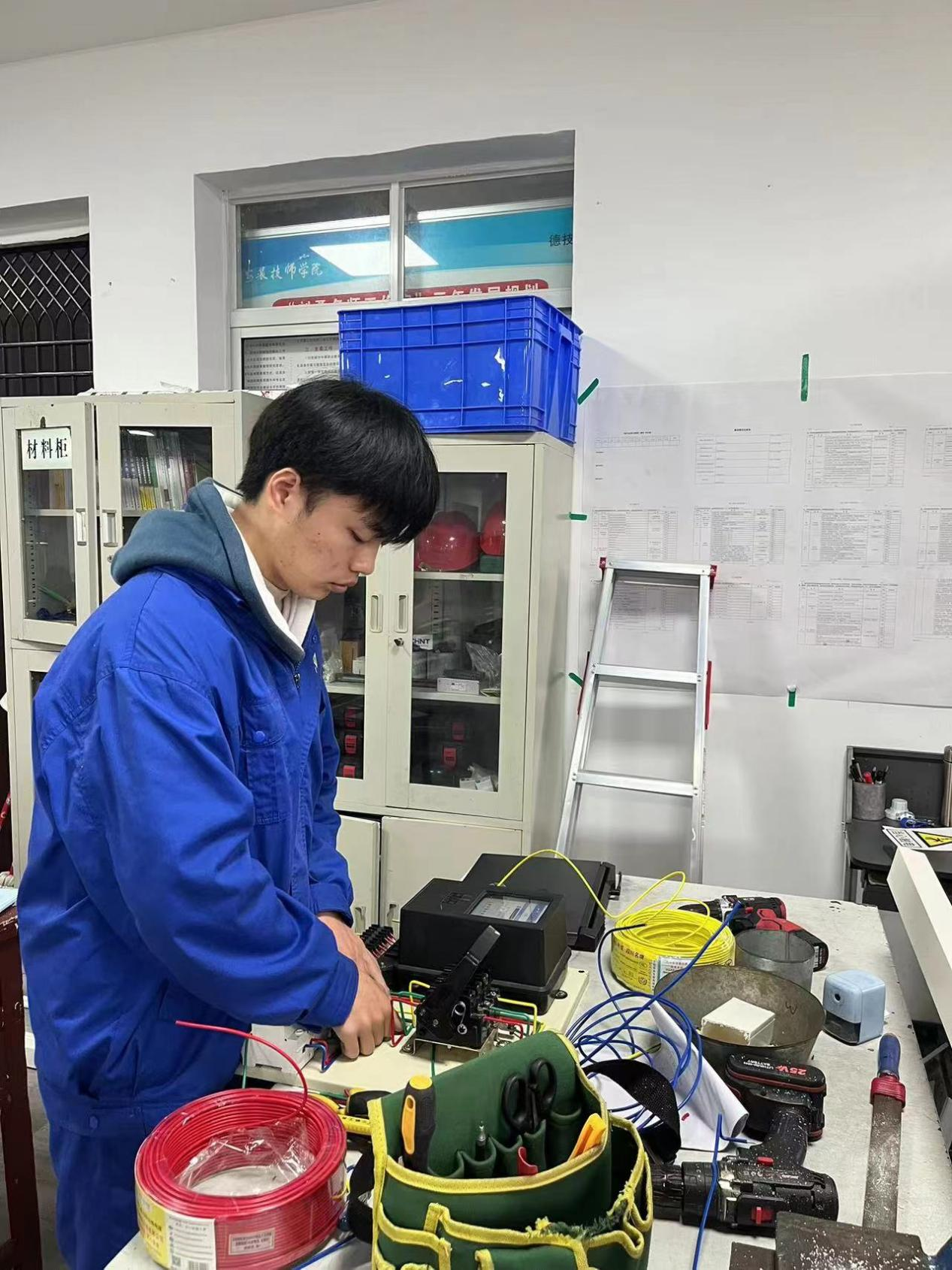 以赛促学，刻苦训练为市赛
